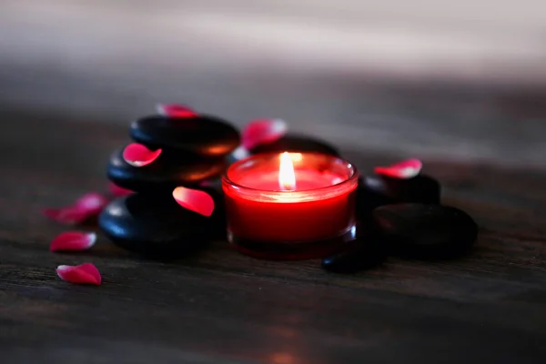 Pietre termali e candele — Foto Stock