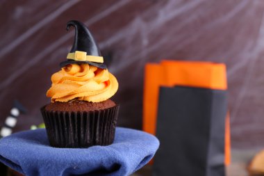 Cadılar Bayramı cupcake masada