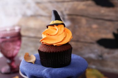 Cadılar Bayramı cupcake masada