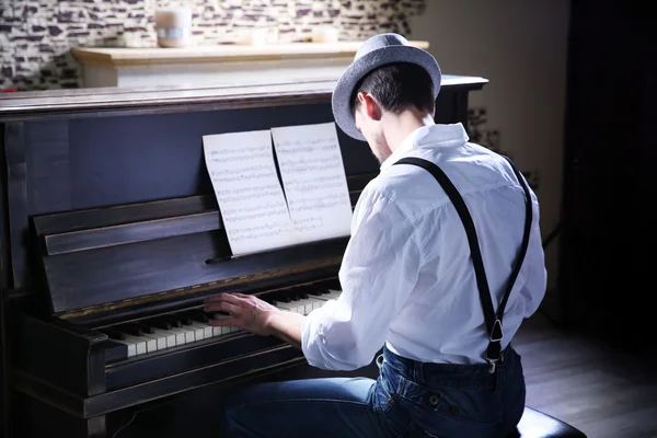 Handsome young man — Stock Photo, Image