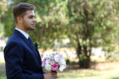 Damat Düğün buketi holding  