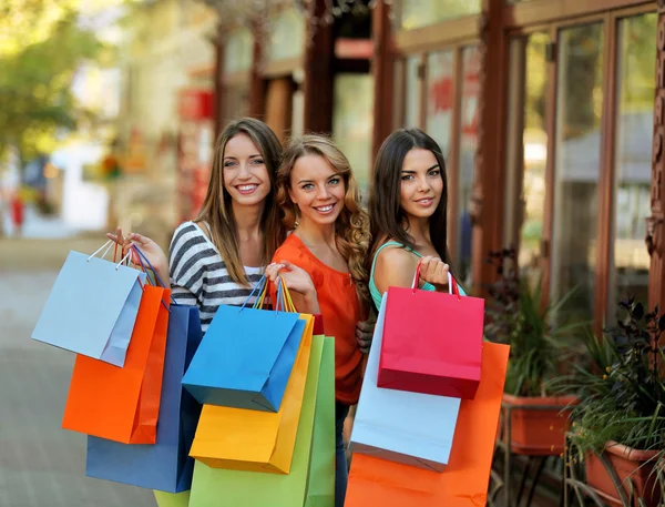 Donne con borse della spesa — Foto Stock