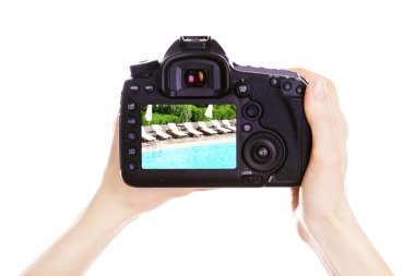 Fotoğrafçı ile iş yerinde fotoğraf makinesi 