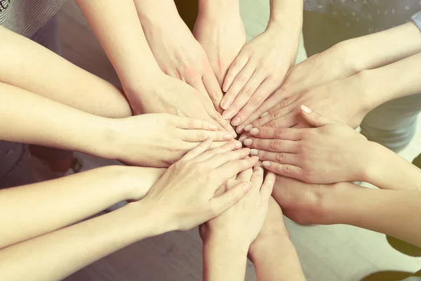 Grupo de manos femeninas — Foto de Stock