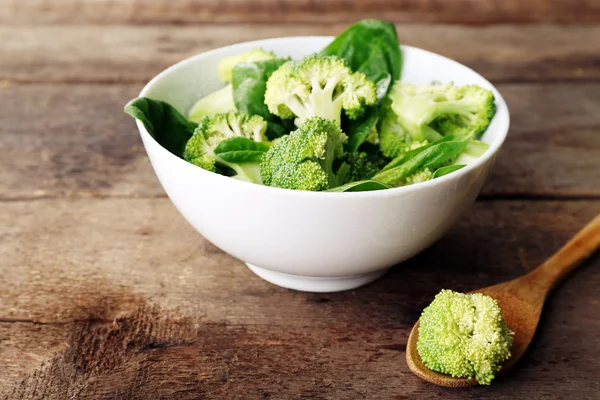 Broccoli freschi con spinaci — Foto Stock