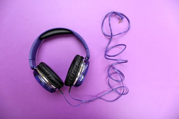 Headphones on purple background — Stock Photo, Image