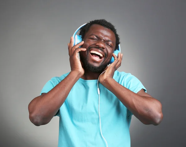 African American man with headphones — Stock Photo, Image