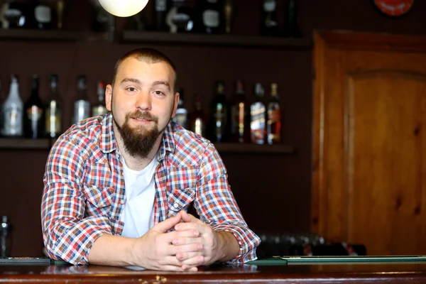 Portret van knappe barman — Stockfoto