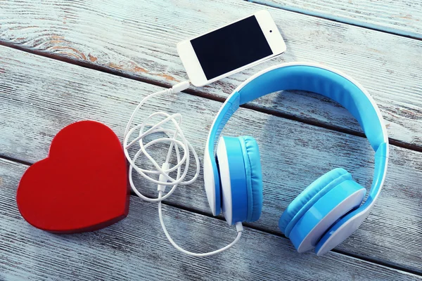 Cuffie blu con cuore e telefono — Foto Stock