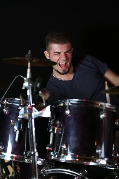 Baterista tocando la batería —  Fotos de Stock