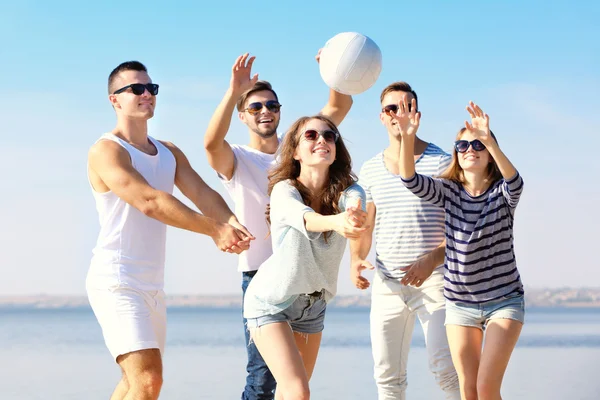 Young people playing with ball — Stock Photo, Image