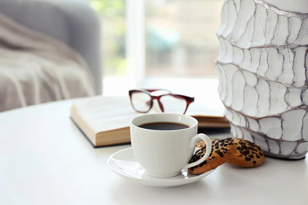 Tasse Kaffee mit Keksen — Stockfoto