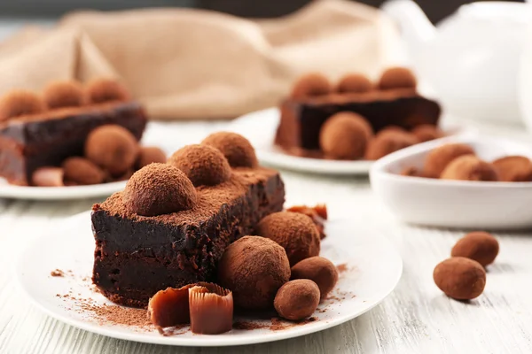 Шоколадный торт с трюфелями — стоковое фото