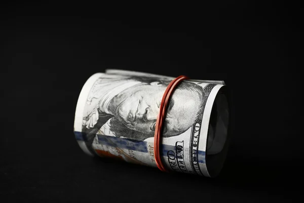 Доллары на черном фоне — стоковое фото