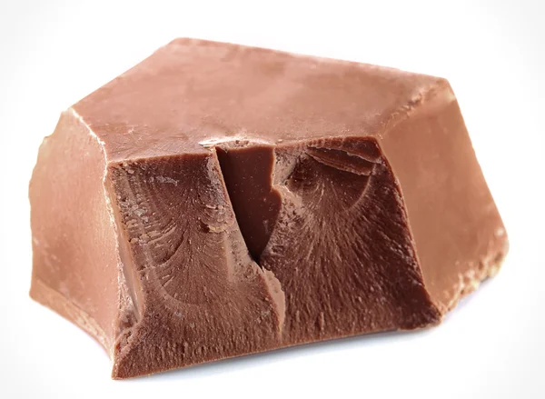 Melkesjokoladestykke isolert på hvitt – stockfoto