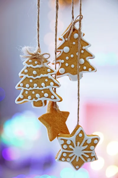 Christmas cookies op glanzend abstracte achtergrond — Stockfoto