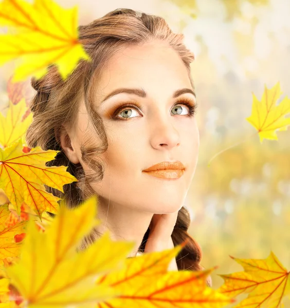 Podzimní žena módní portrét — Stock fotografie