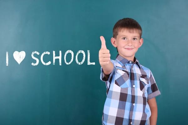 Glada barn på blackboard — Stockfoto