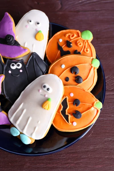 Хеллоуїн печиво на чорній тарілці — стокове фото
