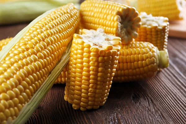 Dojrzałych świeżych kukurydzy — Zdjęcie stockowe
