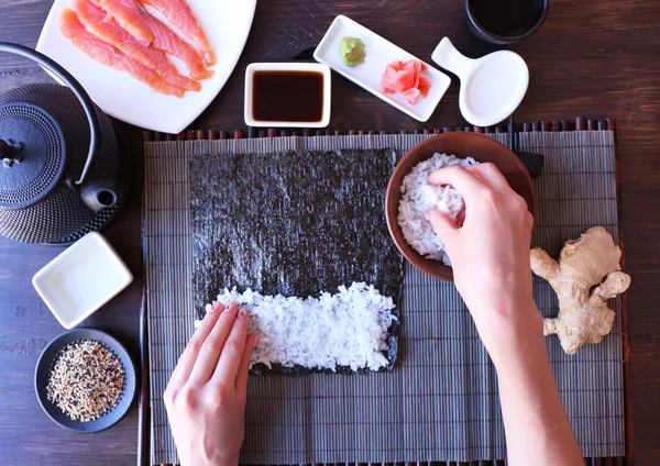 Proces van het maken van sushi — Stockfoto