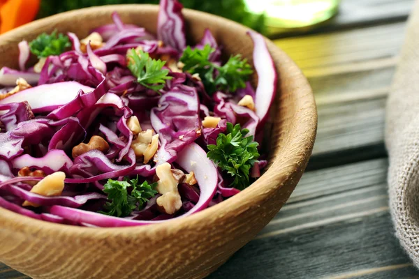 kırmızı lahana salatası  