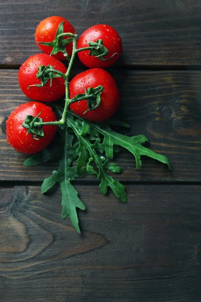 Tomates mûres et roquette — Photo