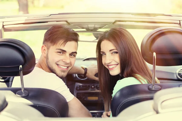 Pretty couple in cabriolet — Stock Photo, Image