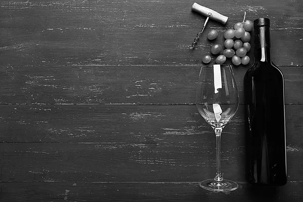 Garrafa de vinho e uva — Fotografia de Stock