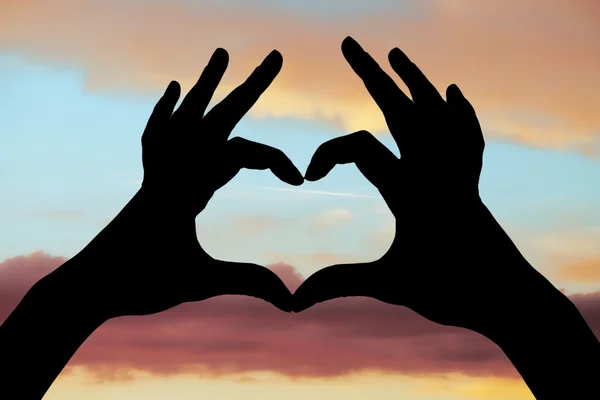 Handen in de vorm van een hart — Stockfoto