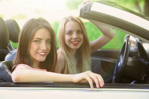 Two girls in cabriolet, outdoors — Stock Photo, Image