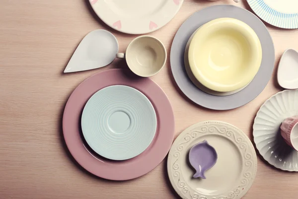 Composition of tableware on rosy background — Stock Photo, Image