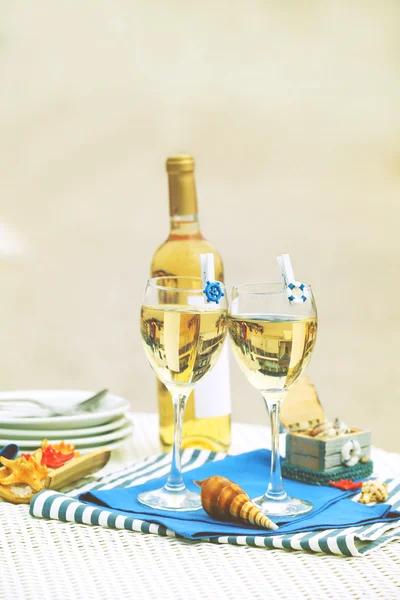 Served table on beach — Stock Photo, Image