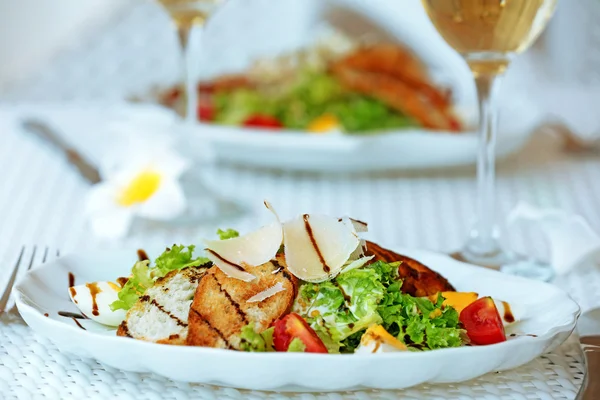 Tasty salad with wine — Stock Photo, Image