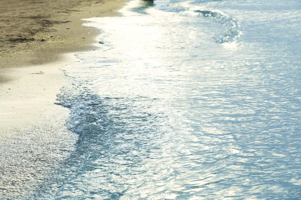 砂浜で海の流れ — ストック写真