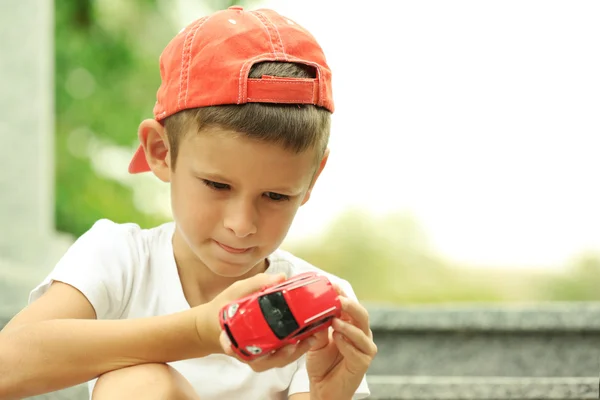 Little boy playing with toy car outside — Stock Photo, Image