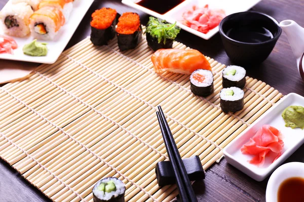 Serveras för sushi parti — Stockfoto