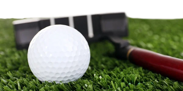 Golf auf Gras isoliert auf weiß — Stockfoto