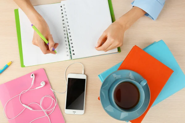 Woman doing paperwork — Stock Photo, Image