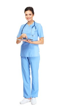 Tıp doktoru bir tablet üzerinde beyaz izole tutmak gülümseyen