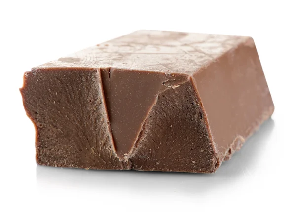 Peça de chocolate de leite isolada em branco — Fotografia de Stock