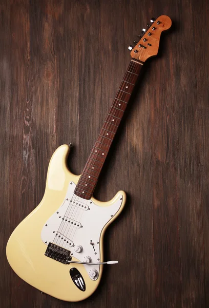 Chitarra elettrica su sfondo di legno — Foto Stock