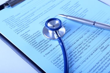 Doktor çalışma alanı stetoskop ile