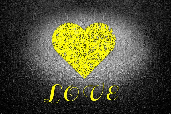 Жёлтое сердце на чёрном — стоковое фото