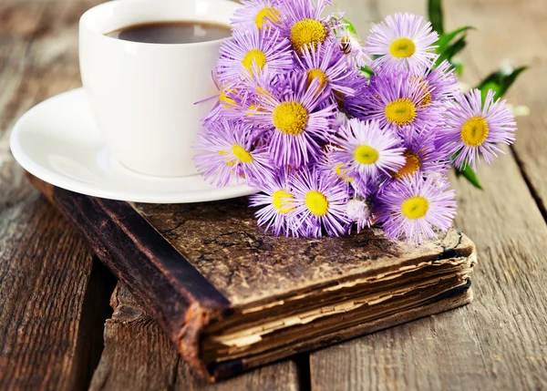 Kopje thee op tafel — Stockfoto