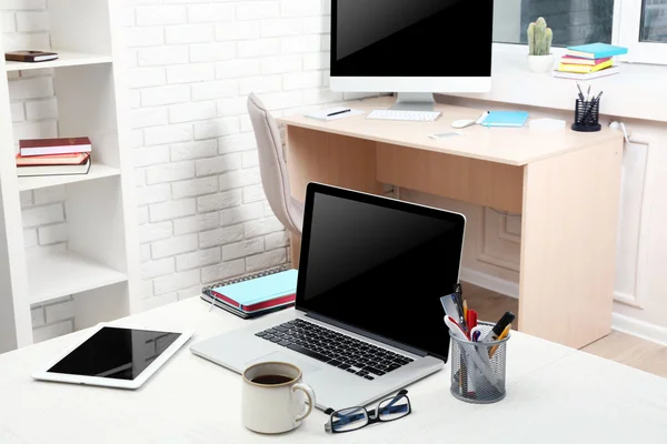 Workplace with computer in office — Stock Photo, Image