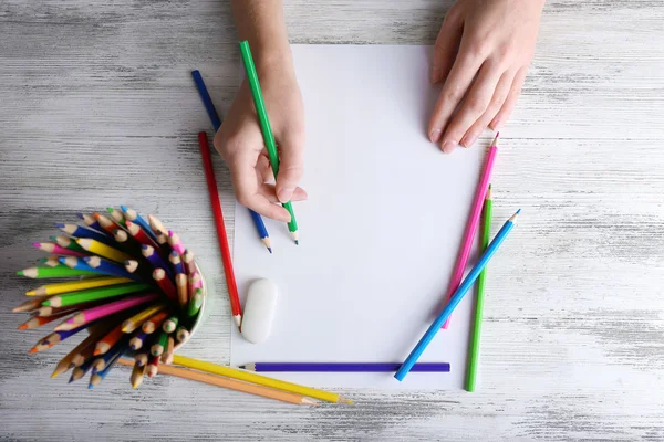 Ручка с цветными карандашами — стоковое фото