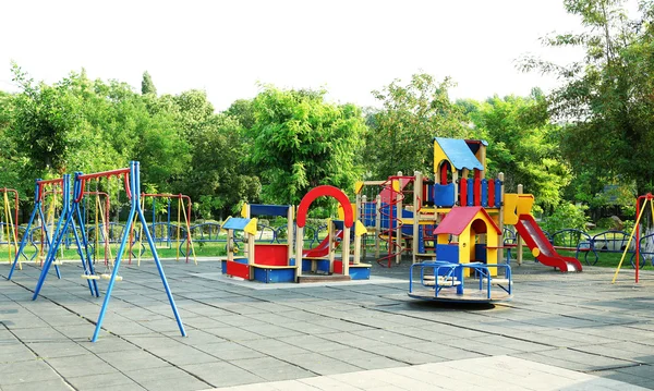 Parco giochi per bambini colorato — Foto Stock