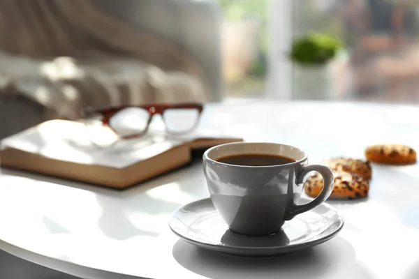 Xícara de café com biscoitos — Fotografia de Stock