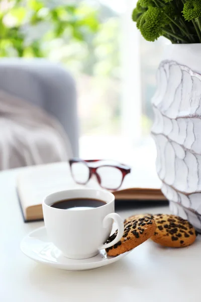 Xícara de café com biscoitos — Fotografia de Stock